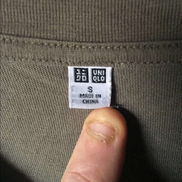 UNIQLO Men’s Small V-Neck Shirt - Picture 7 of 7